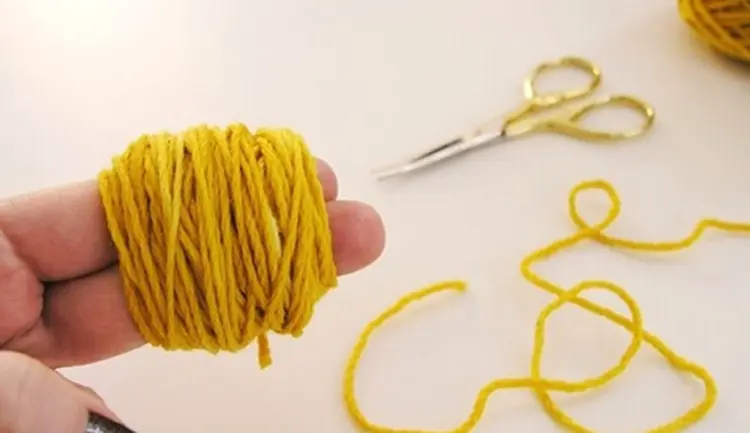 DIY Cómo hacer un cojín con pompones