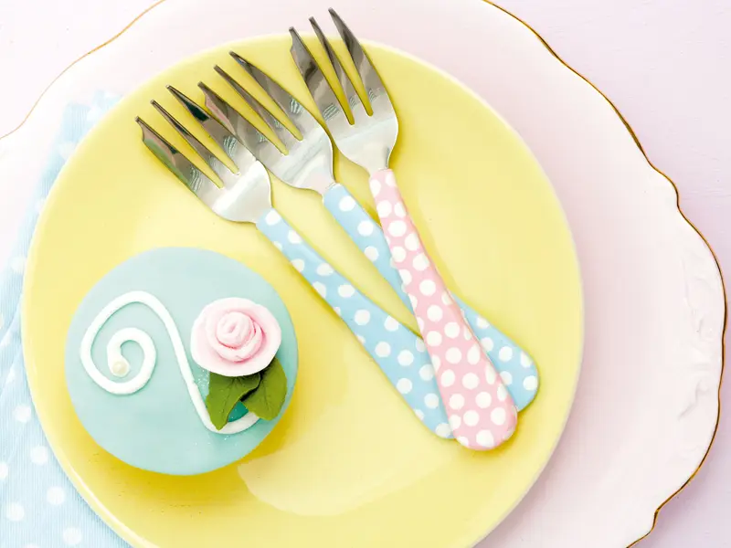 Cómo decorar unos cubiertos para niños