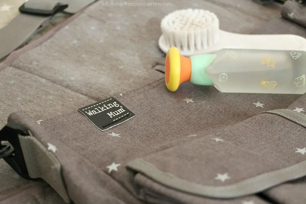 Qué lleva una mamá en su bolso…