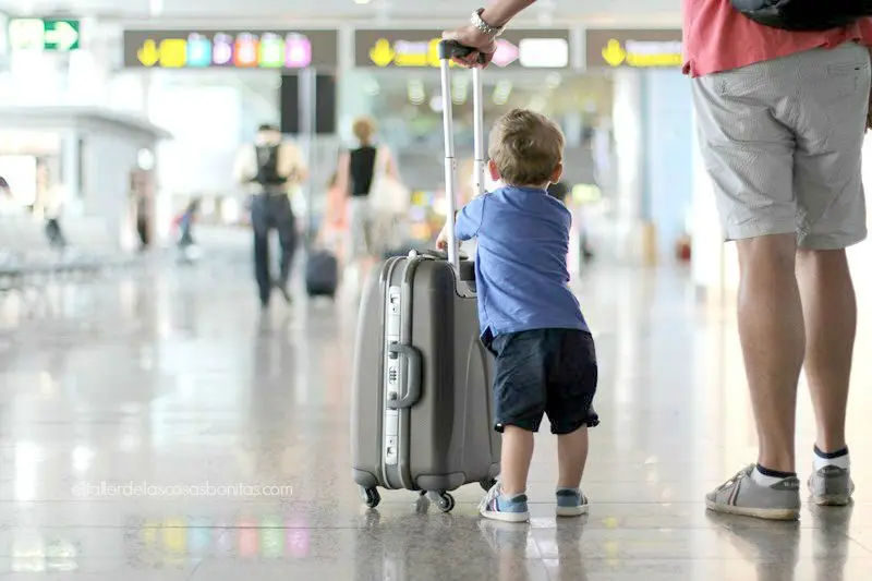 consejos viajar en avion con niños 04