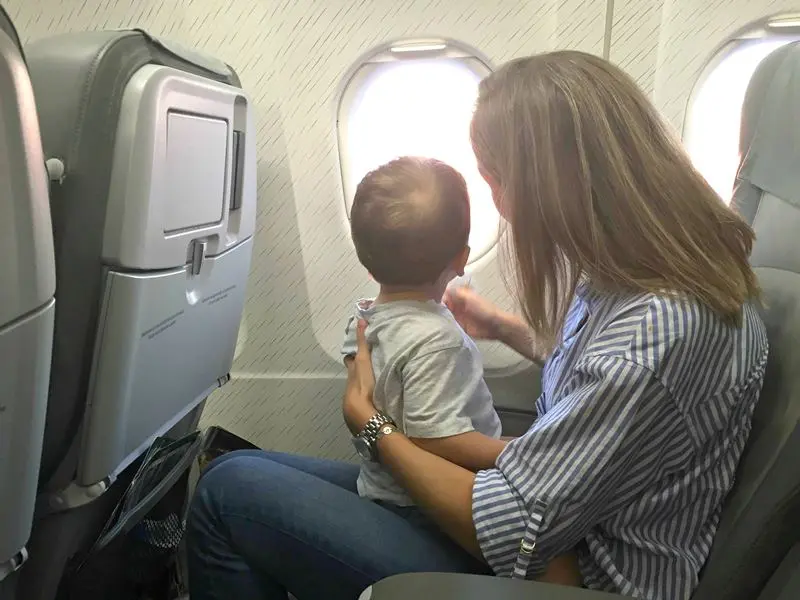 consejos viajar en avion con niños 06