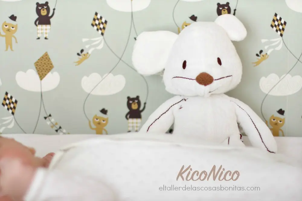 Un peluche bonito para un bebé recién nacido