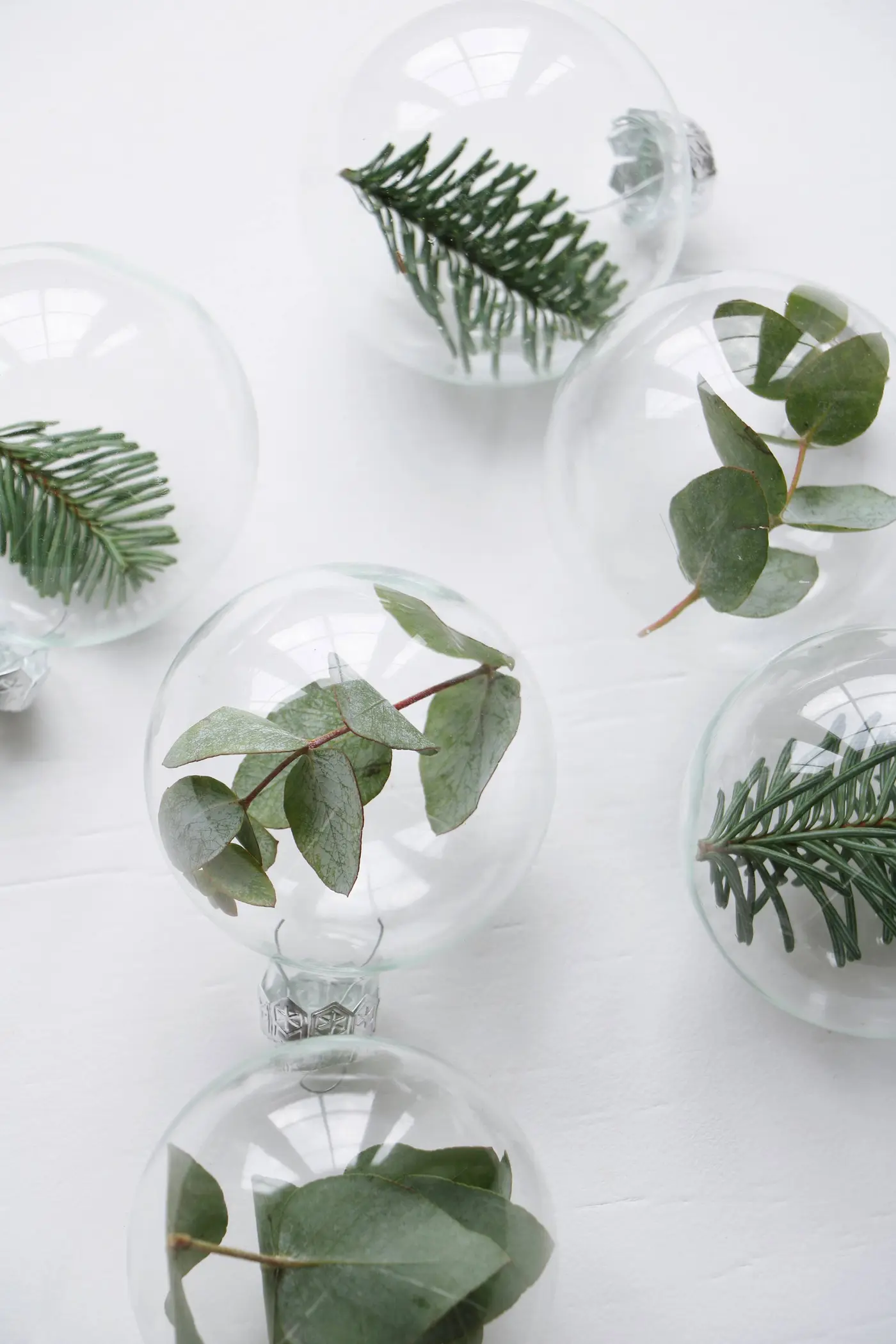 diy-kerstballen-met-groen-2